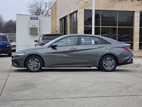 Certified 2025 Hyundai Elantra Blue image 4