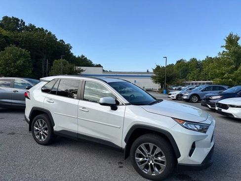 Used 2021 Toyota RAV4 XLE Premium AWD/4WD image 14