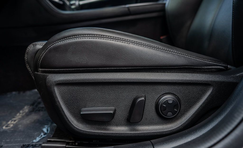 Used 2025 Genesis G70 2.5T RWD image 16