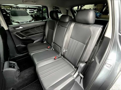 Used 2024 Volkswagen Tiguan SE image 21