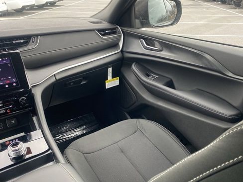 New 2025 Jeep Grand Cherokee L Laredo image 35