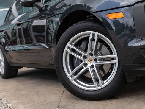 Used 2021 Porsche Macan AWD/4WD image 2