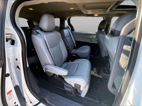 Certified 2022 Toyota Sienna Limited FWD image 19