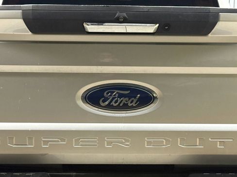 Used 2019 Ford F250 Lariat w/ Lariat Value Package image 11