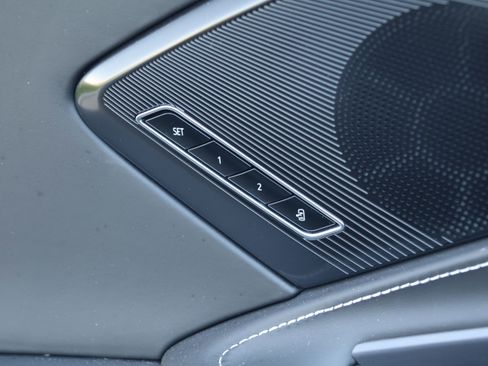 Used 2025 Chevrolet Corvette Stingray Premium Conv w/ Z51 Performance Package RWD image 13