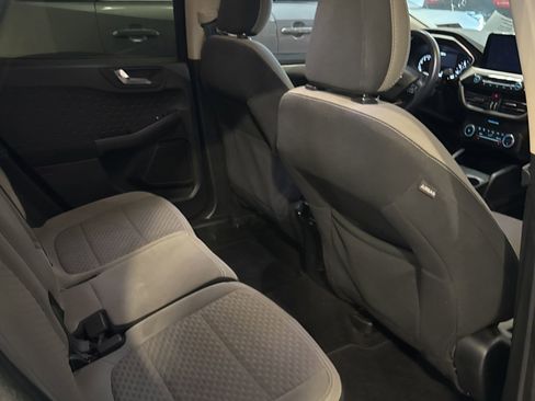 Used 2020 Ford Escape SE image 14