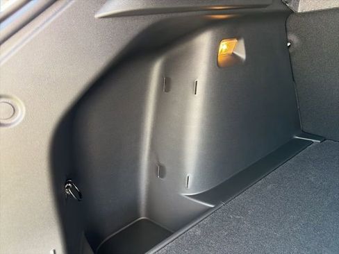 New 2026 Chevrolet Trax RS w/ Sunroof Package image 32