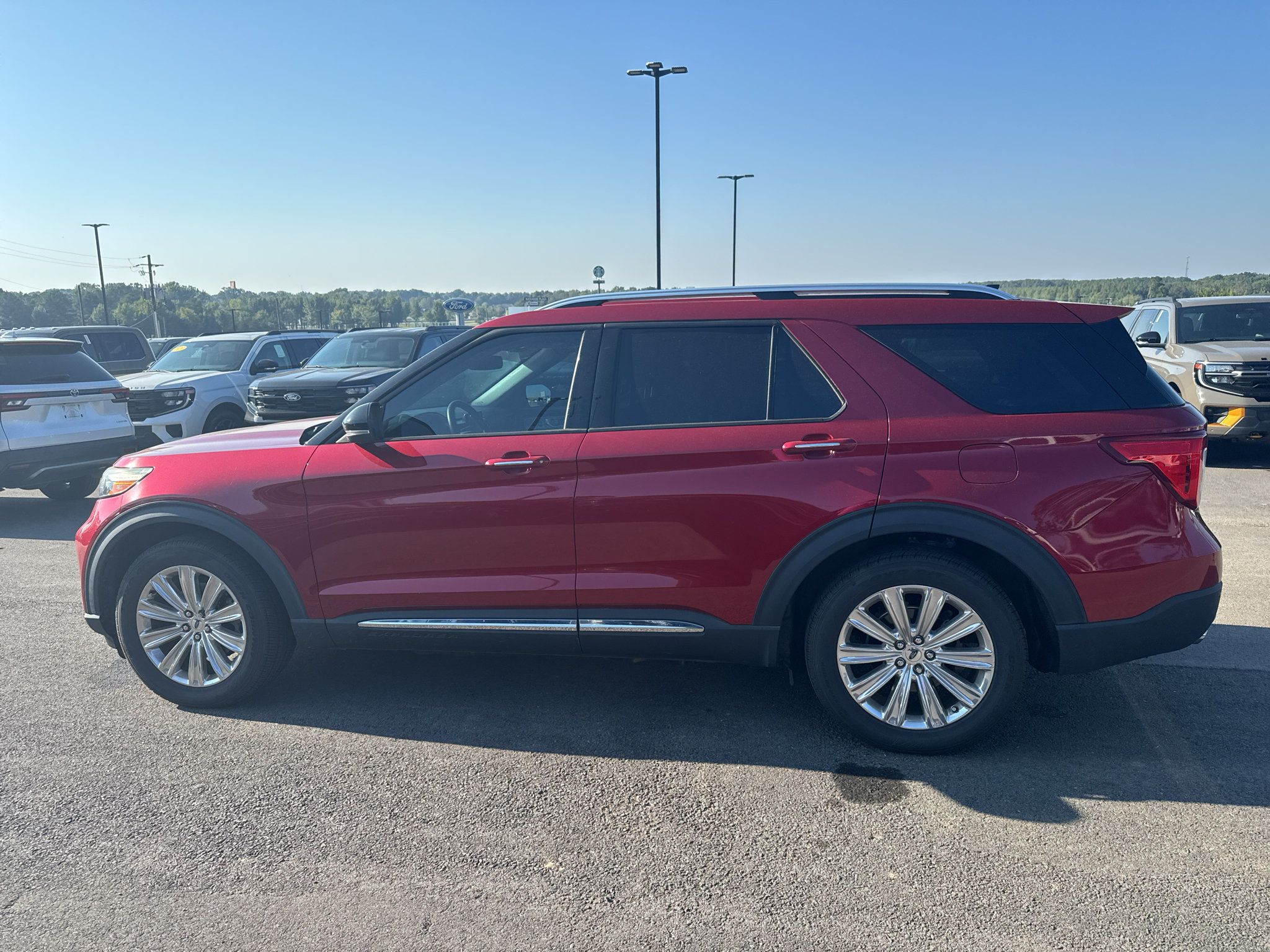 Used 2022 Ford Explorer Limited w/ Equipment Group 301A RWD image 8
