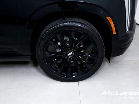 Used 2025 Cadillac Escalade Sport Platinum w/ LPO, ONYX Package AWD/4WD image 39