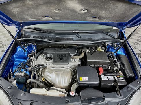 Used 2017 Toyota Camry SE w/ Moonroof Package FWD image 32