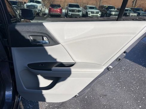 Used 2016 Honda Accord EX-L image 12