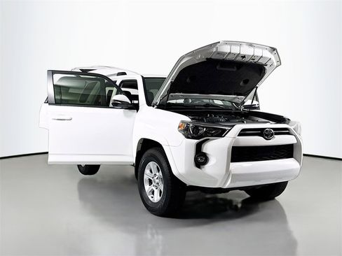 Used 2022 Toyota 4Runner SR5 Premium image 25