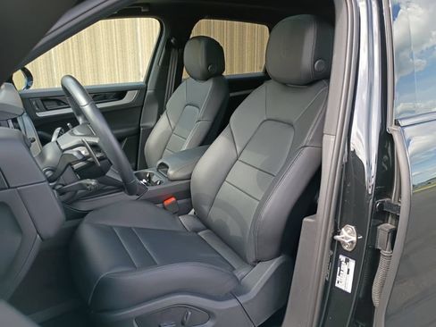 Certified 2025 Porsche Cayenne AWD/4WD image 5