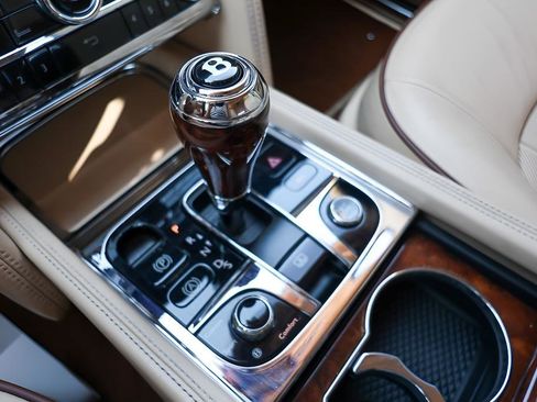Used 2012 Bentley Mulsanne image 17