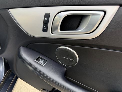 Used 2013 Mercedes-Benz SLK 350 image 24