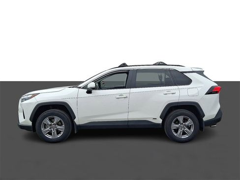 Used 2022 Toyota RAV4 XLE image 4