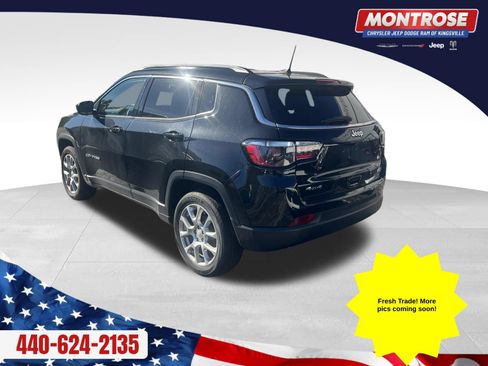 Used 2023 Jeep Compass Latitude AWD/4WD image 2