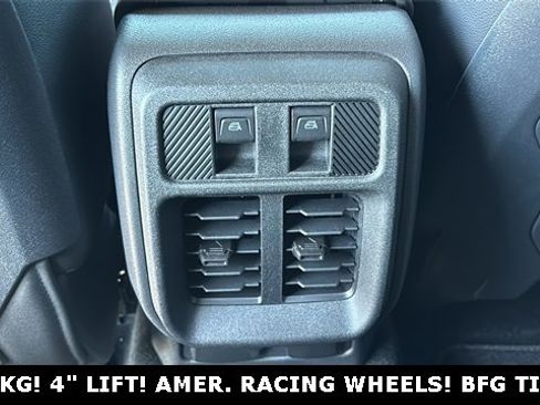 New 2025 Ford Bronco Badlands image 8