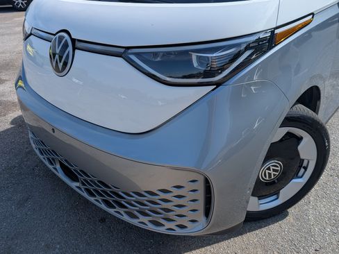 Used 2025 Volkswagen ID. Buzz Pro S Plus RWD image 13