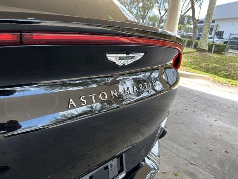 Used 2023 Aston Martin DBX AWD/4WD image 19