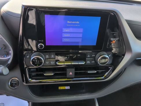 Used 2023 Toyota Highlander XLE image 22