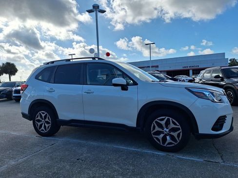 Used 2024 Subaru Forester Premium AWD/4WD image 2