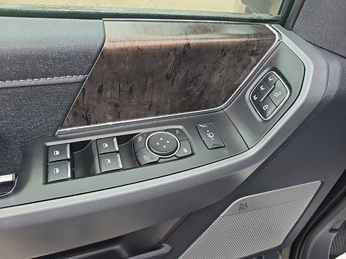 Used 2024 Ford F250 Lariat w/ Sport Appearance Package AWD/4WD image 9
