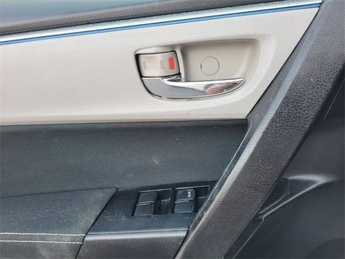 Used 2015 Toyota Corolla LE image 21