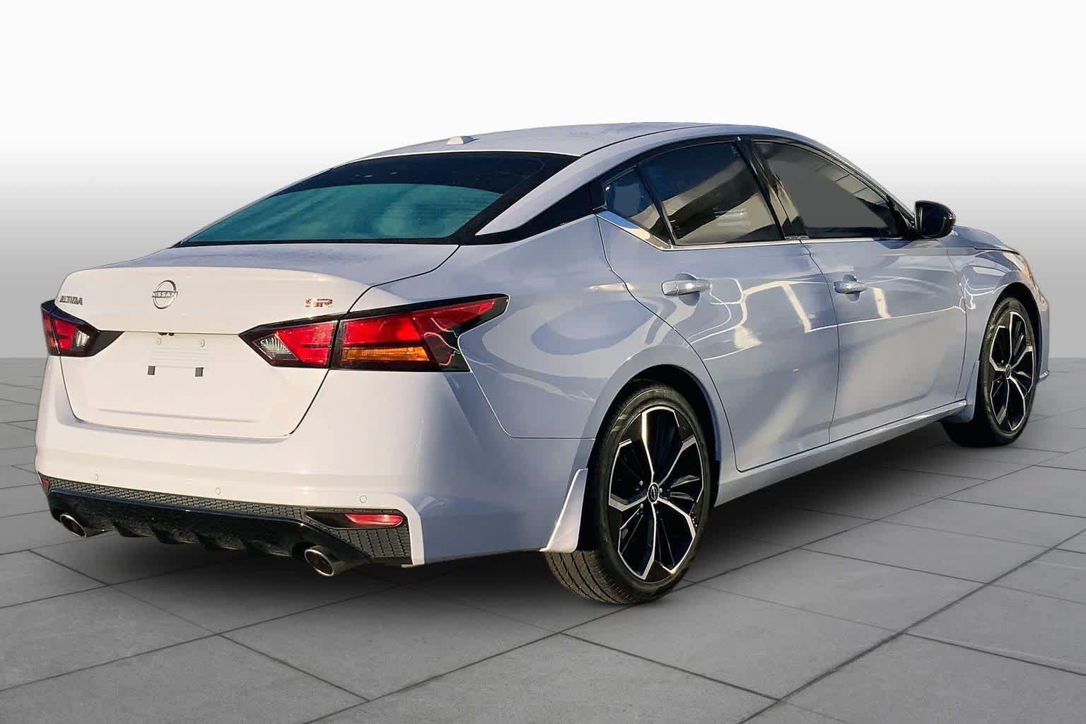 Used 2024 Nissan Altima 2.5 SR FWD image 12