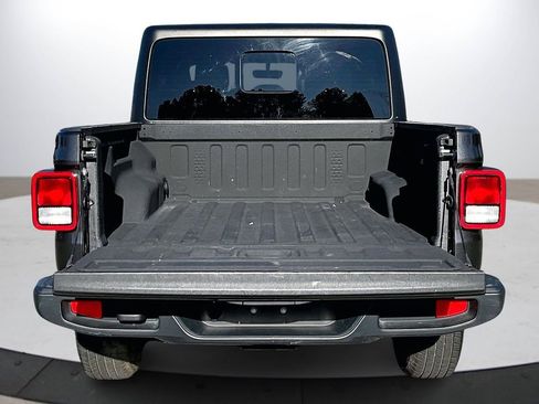 Certified 2023 Jeep Gladiator Overland image 25