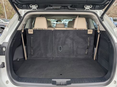Used 2023 Toyota Highlander XLE image 17