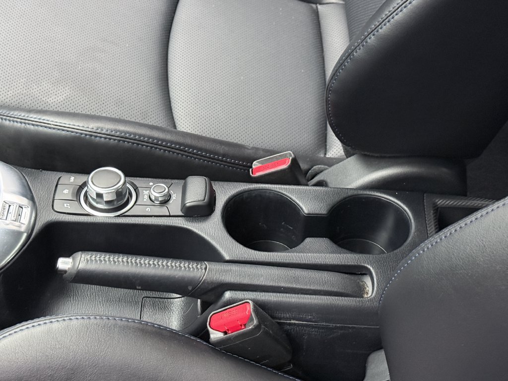 Used 2020 Toyota Yaris XLE FWD image 19