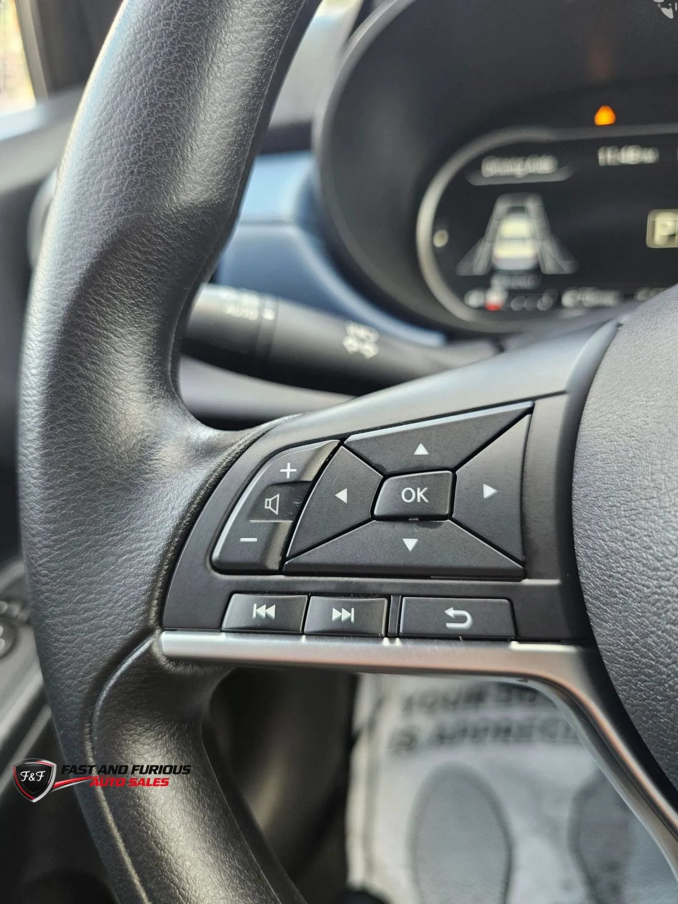 Used 2025 Nissan Versa SV w/ Trunk Package FWD image 16
