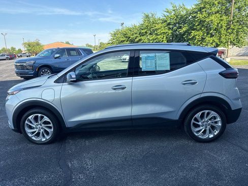 Used 2023 Chevrolet Bolt EUV LT w/ Comfort Package FWD image 6