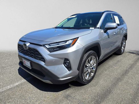 Used 2022 Toyota RAV4 Limited AWD/4WD image 3