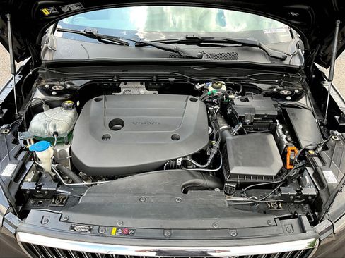 Used 2023 Volvo XC40 B5 Plus AWD/4WD image 30