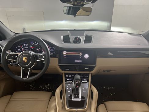 Certified 2023 Porsche Cayenne AWD/4WD image 13