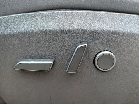 Used 2022 Tesla Model Y Long Range image 21