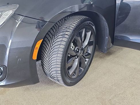 Used 2018 Chrysler Pacifica Touring Plus w/ S Appearance Package image 38