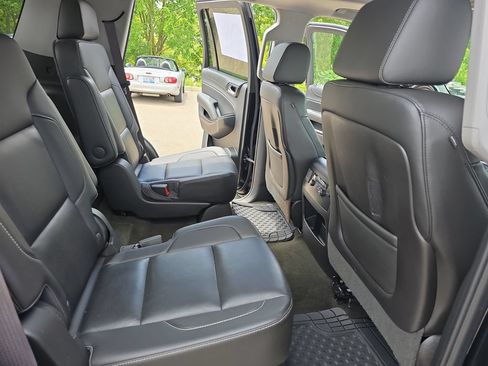 Used 2016 GMC Yukon SLT AWD/4WD image 11