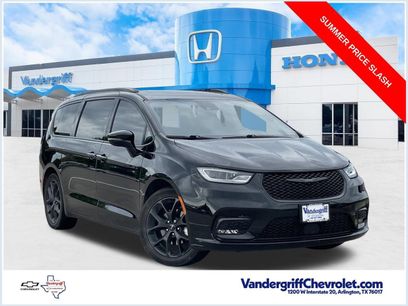 Used 2025 Chrysler Pacifica Limited