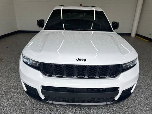 Used 2024 Jeep Grand Cherokee L Altitude AWD/4WD image 8