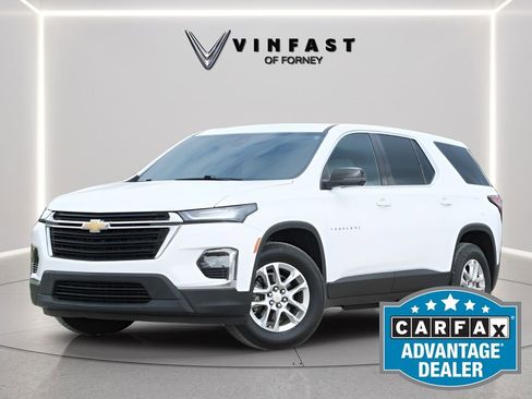 Used 2023 Chevrolet Traverse LS FWD image 1
