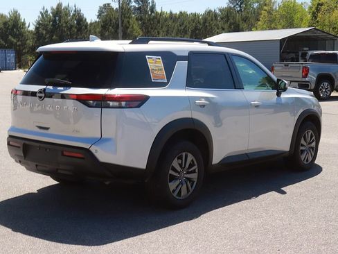 Used 2025 Nissan Pathfinder SV AWD/4WD image 7