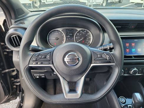 Certified 2018 Nissan Kicks S FWD image 16
