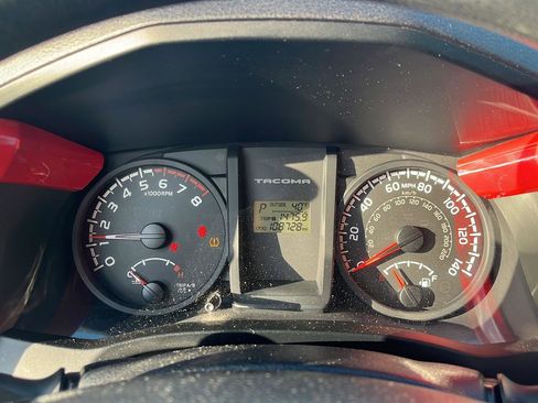 Used 2017 Toyota Tacoma SR image 14