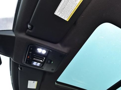 Used 2025 Volkswagen Atlas Cross Sport SE w/ Panoramic Sunroof Package FWD image 21