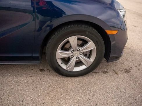 Used 2018 Honda Odyssey EX image 9
