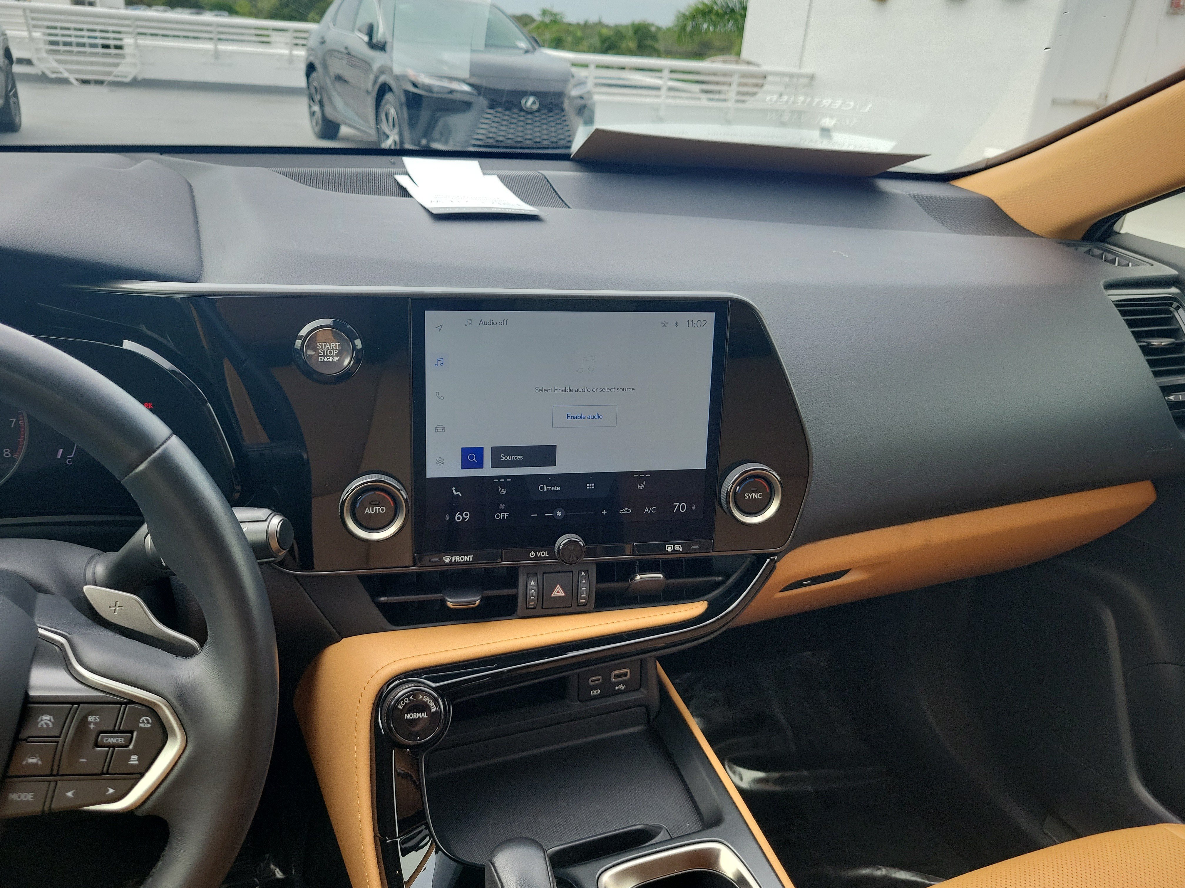 Used 2024 Lexus NX 250 FWD w/ Towing Package (2000 Lbs) image 17
