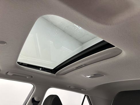 Certified 2024 Hyundai Venue SEL image 16